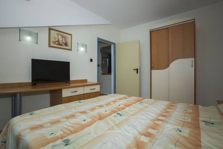 Room 6 of 91