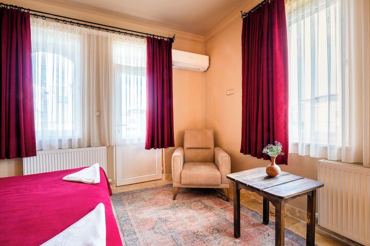 Room 43 of 93