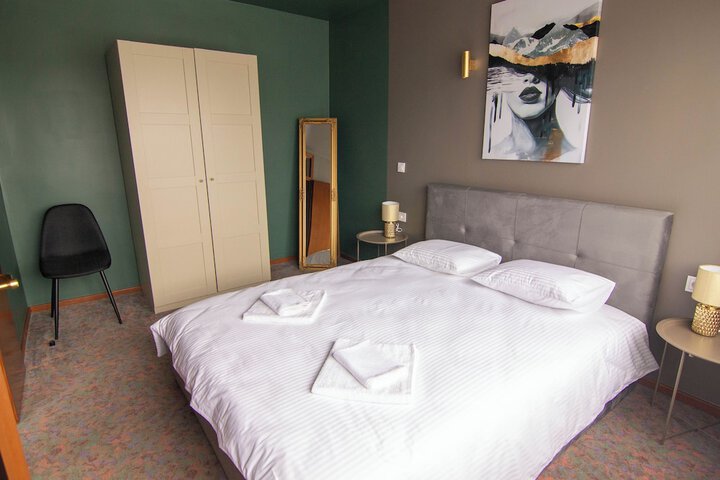 Room 49 of 84