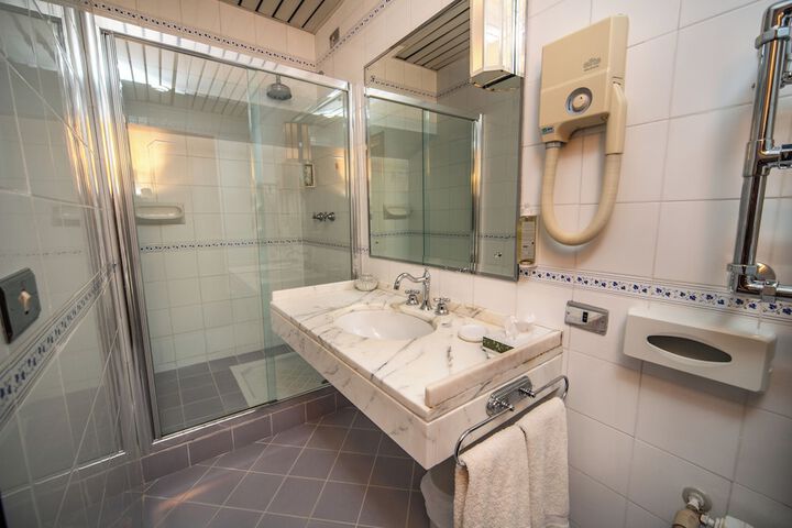 Room 20 of 29