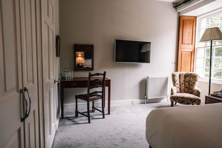 Room 10 of 98