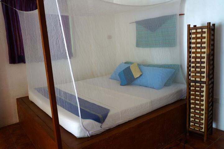 Room 4 of 79