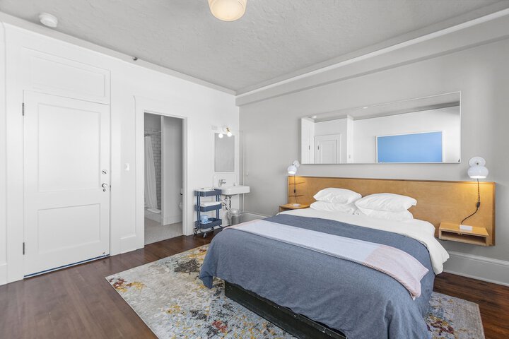 Room 28 of 172