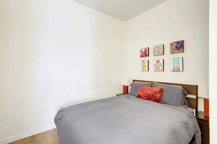 Room 4 of 10