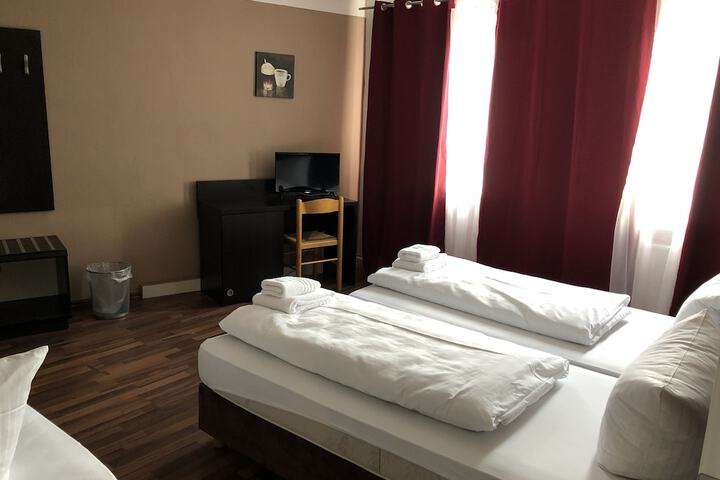 Room 25 of 37