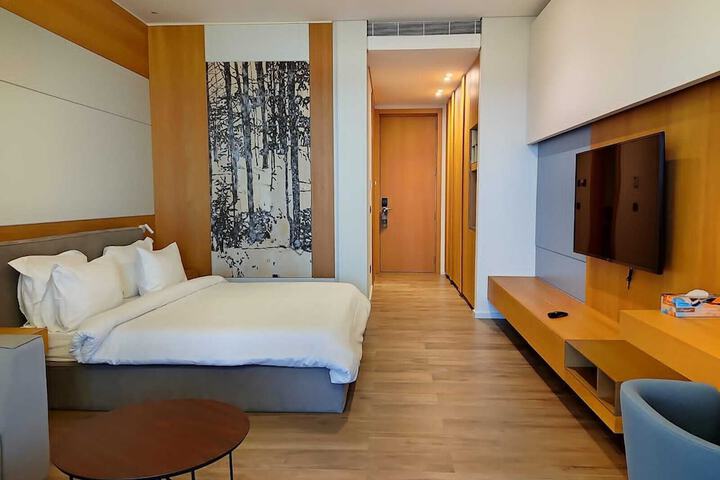 Room 20 of 102