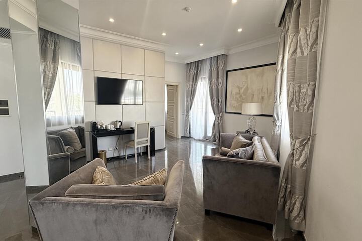 Room 44 of 175