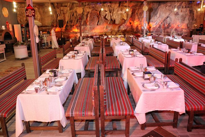 Dining 11 of 25