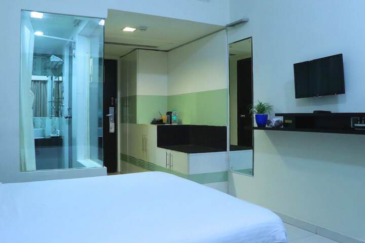 Room 4 of 32