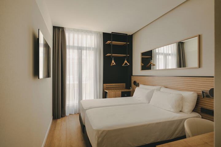 Room 6 of 45