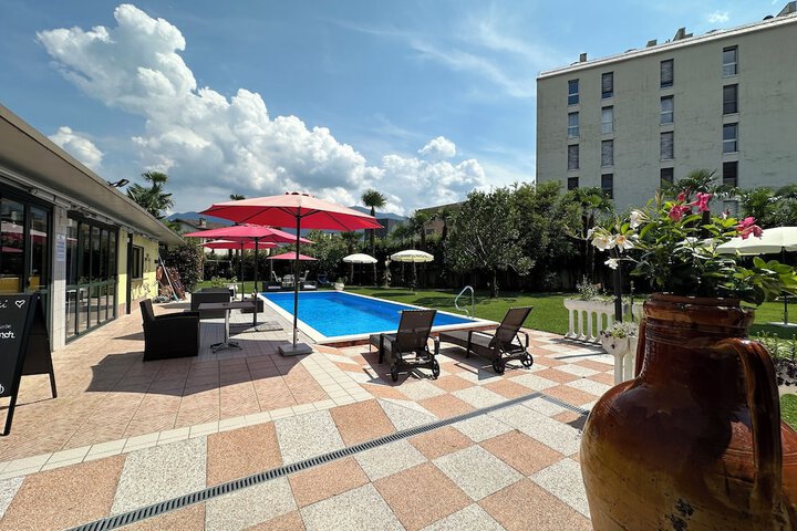 Pool 15 of 25
