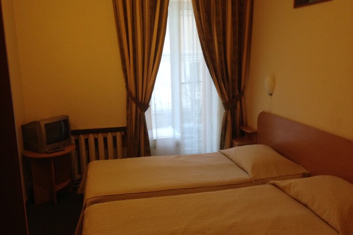 Room 4 of 19