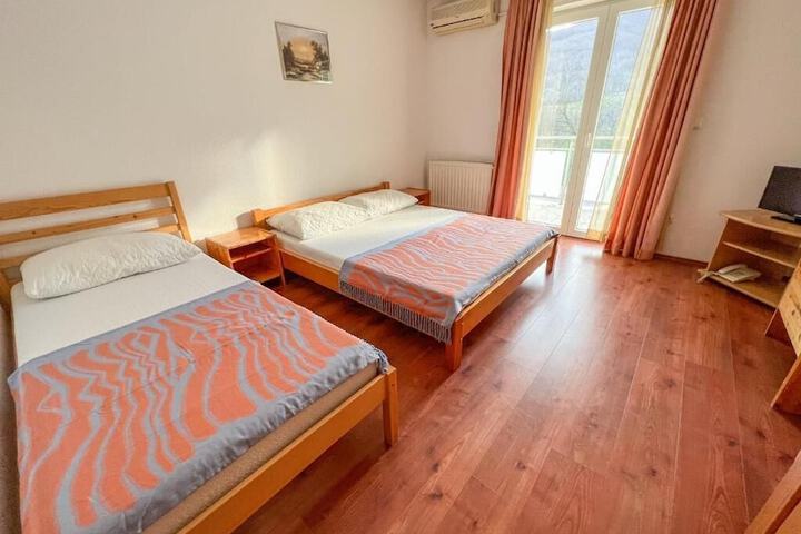 Room 2 of 23