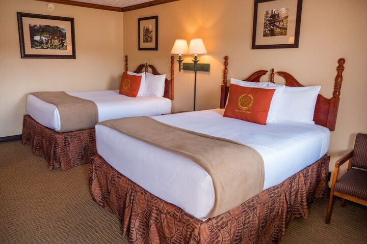 1 Queen Bed (6 of 22)