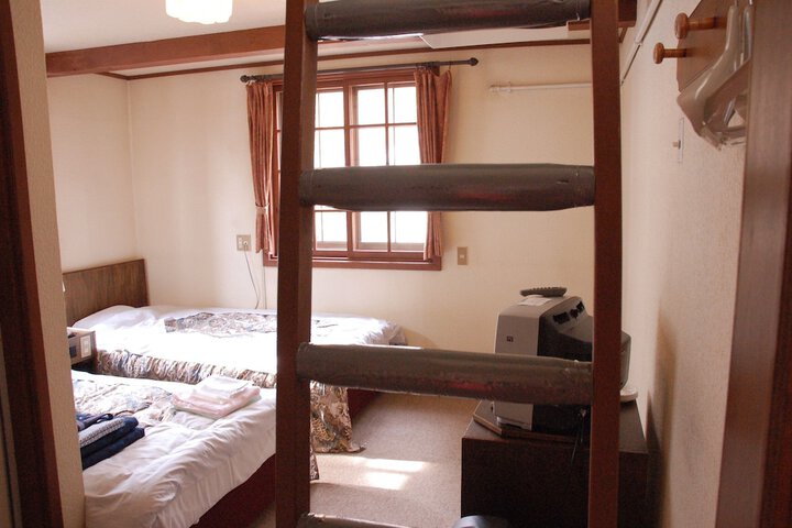 Room 5 of 40