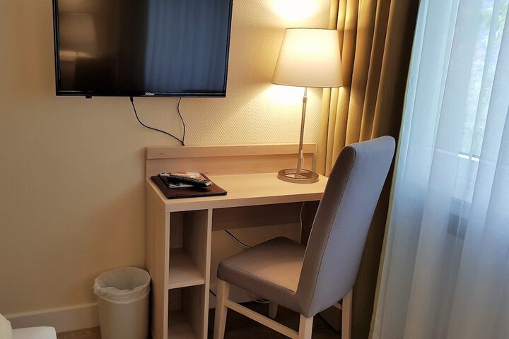 Room 12 of 42