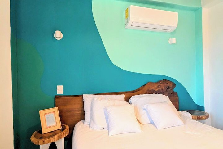 Room 4 of 18
