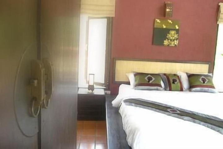 Room 6 of 53