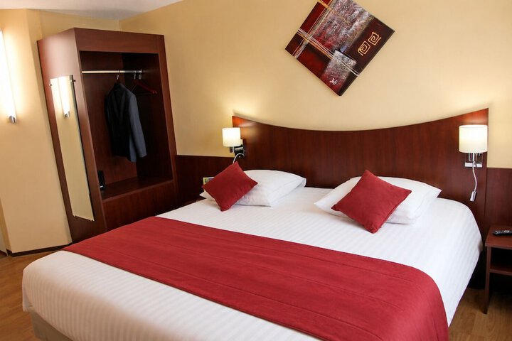 Room 35 of 77
