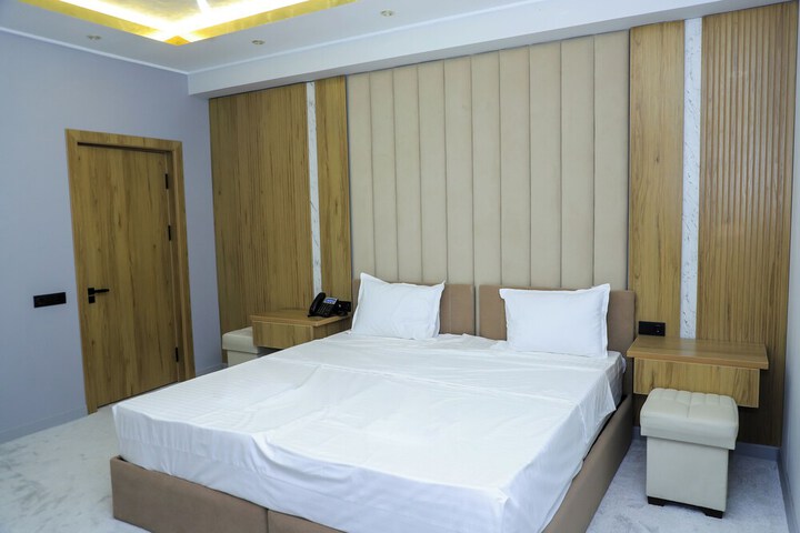 Room 18 of 33