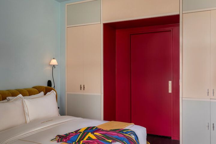 Room 27 of 62