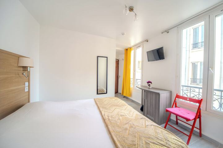 Room 6 of 16