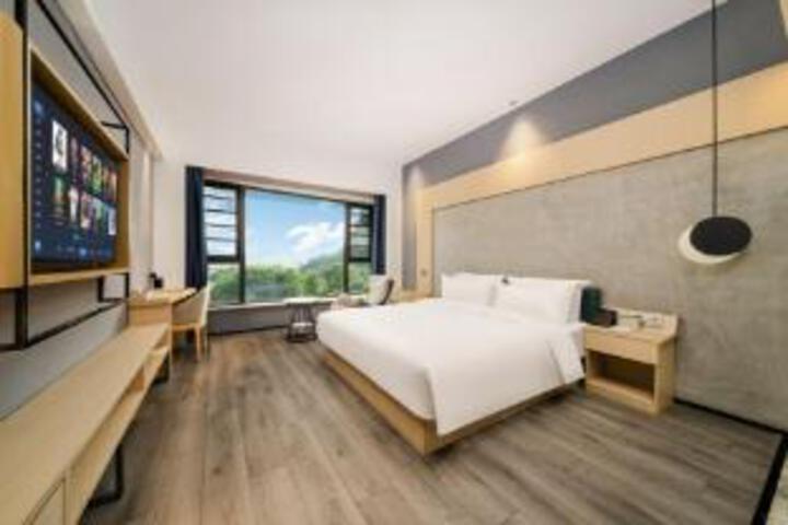 Room 7 of 9