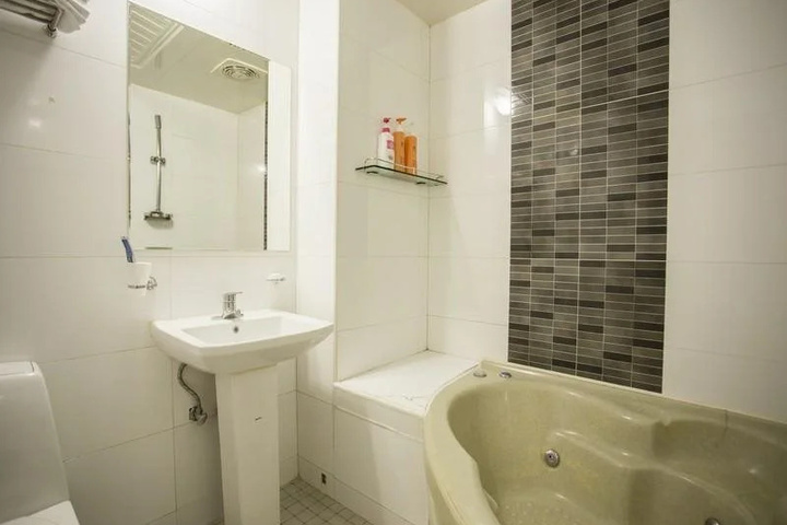Room 12 of 27