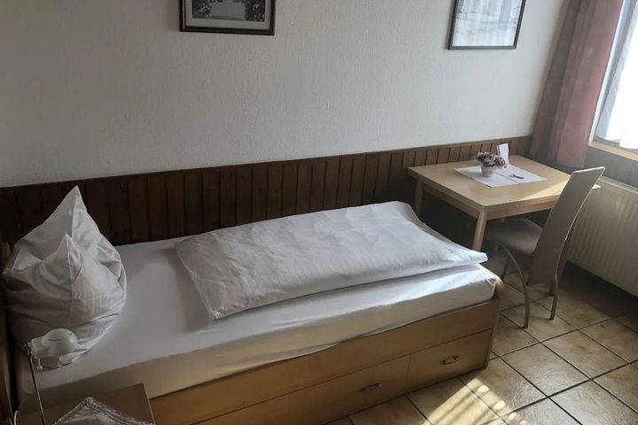 Room 4 of 31