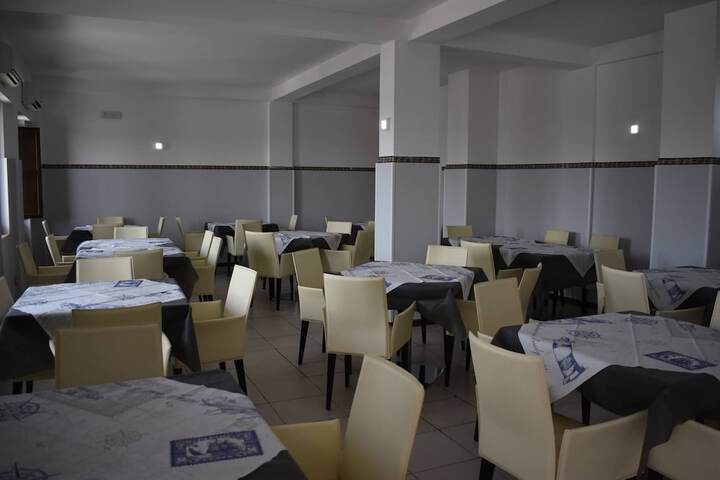 Dining 8 of 11