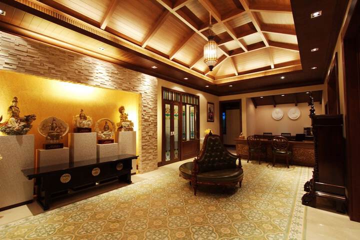 Hotel Interior 5 of 133