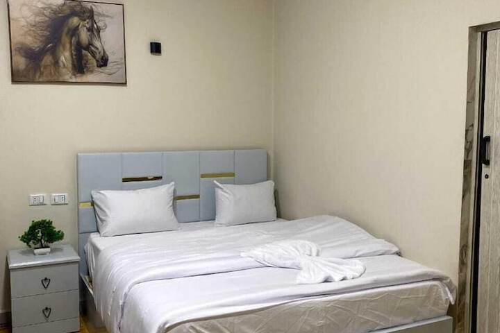 Room 9 of 16