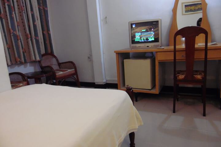 Room 12 of 40