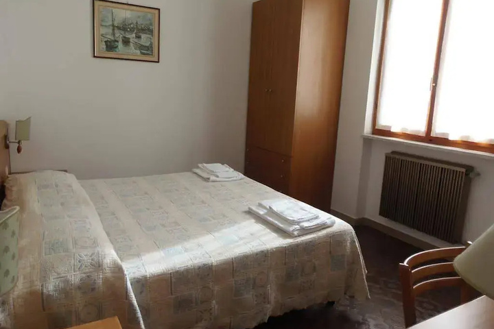Room 6 of 20