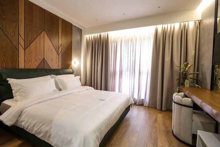 Room 2 of 112