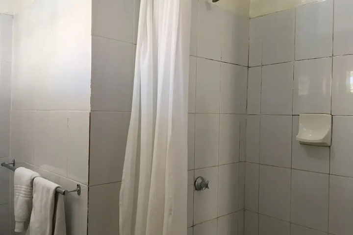 Room 6 of 13