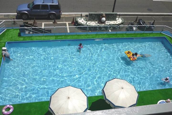 Pools & Facilities