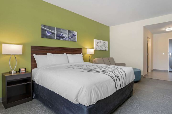 Room 17 of 28