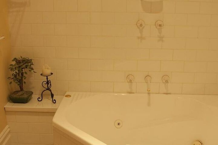 Room 15 of 25