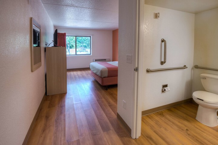 2 Double Beds (16 of 16)