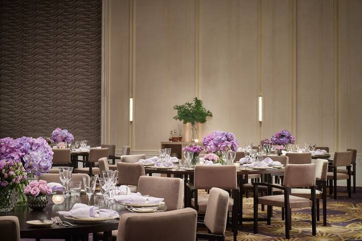 Ballroom/Hall 85 of 95