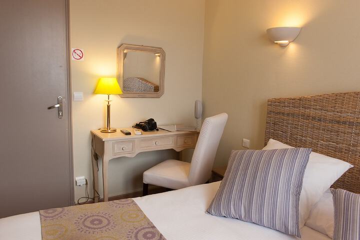 Room 6 of 31