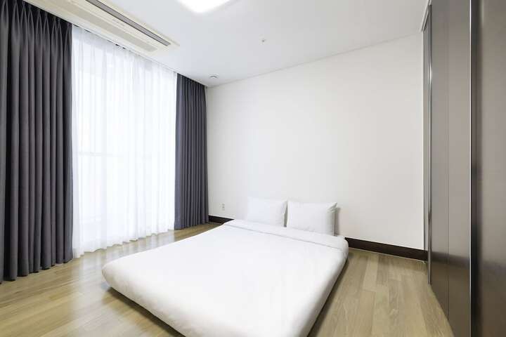 Room 5 of 94