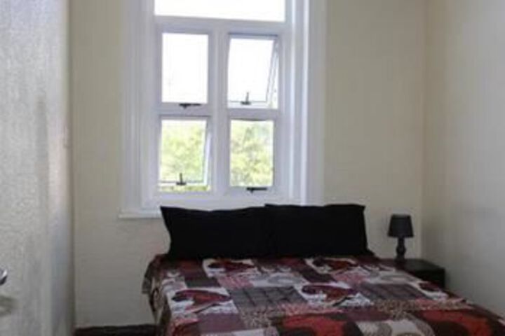 Room 6 of 11