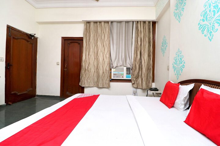 Room 5 of 12