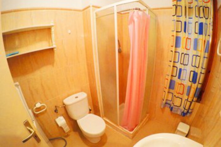 Room 6 of 16