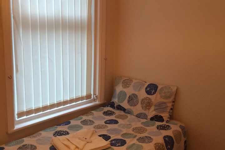 Room 12 of 18
