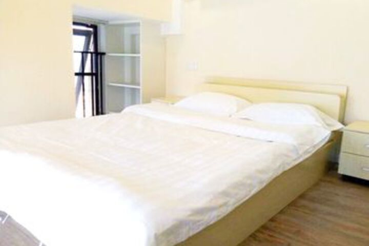 Room 14 of 32