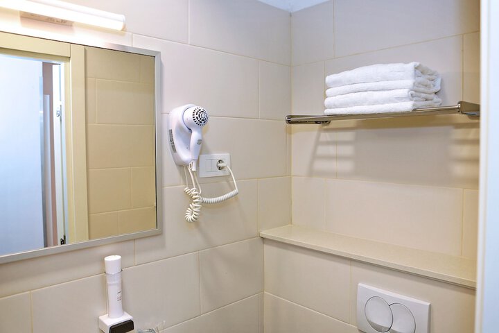 Room 49 of 104