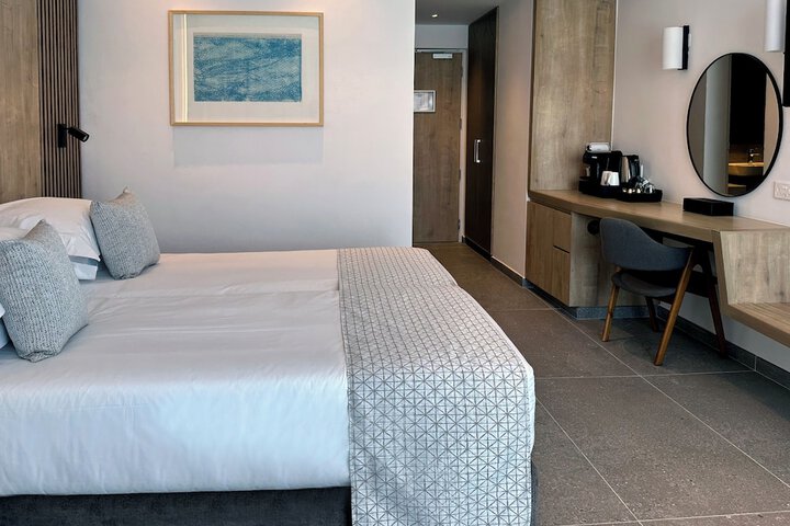 Room 34 of 110